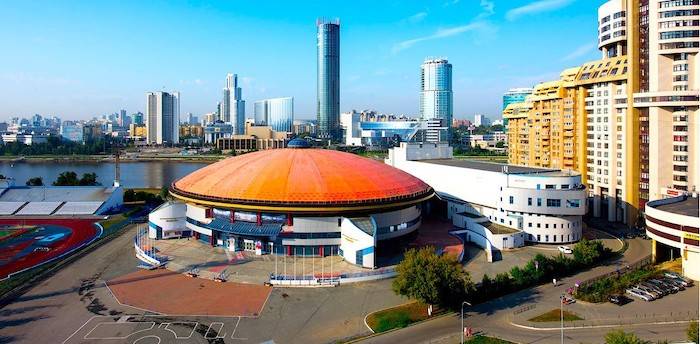 Пешеходная экскурсия по городу "Динамо-ДИВС: спорт, отдых и политика"