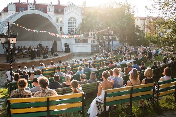 Open Air в парке Литературного квартала